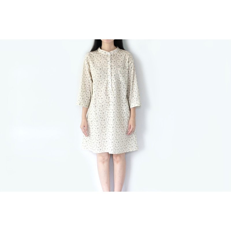 Chinese collar dress, cream white, flower lover pattern, light blue - 洋裝/連身裙 - 棉．麻 