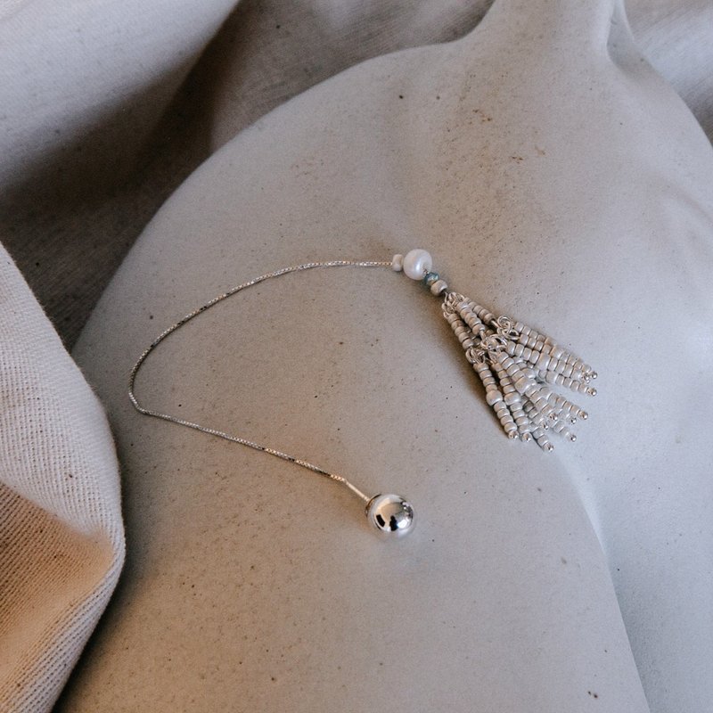 Solitude Earrings 孤寂耳飾－清影銀 - 耳環/耳夾/耳骨夾 - 玻璃 銀色