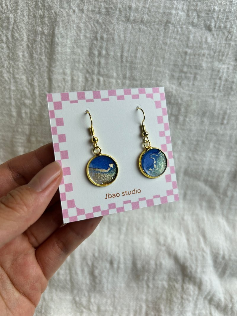 Blue and Gold Circular Hook Earrings - ต่างหู - ทองแดงทองเหลือง สีน้ำเงิน