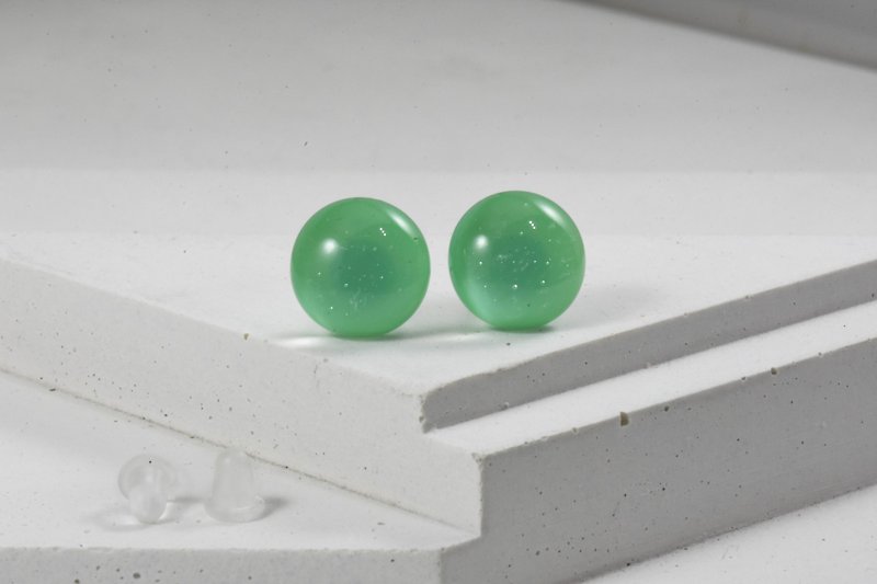 琉璃耳環(圓)Pantone 346 - 耳環/耳夾 - 玻璃 綠色