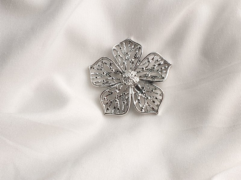 【美國帶回 西洋古董飾品】美國品牌 品牌胸針 復古 花朵 - 胸針 - 其他金屬 銀色