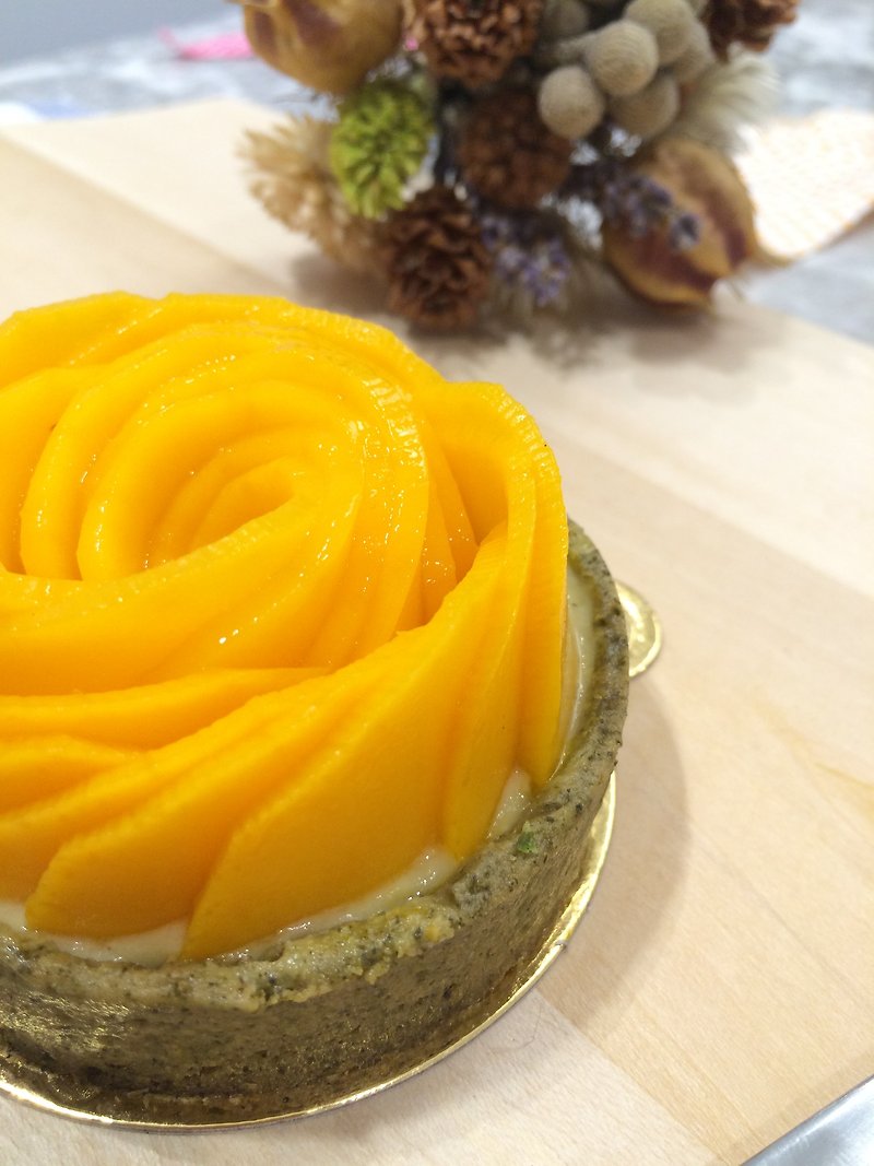 Tuxedo Cat Handmade Tacitus Hide and Seek - mango tower - Cake & Desserts - Fresh Ingredients Yellow
