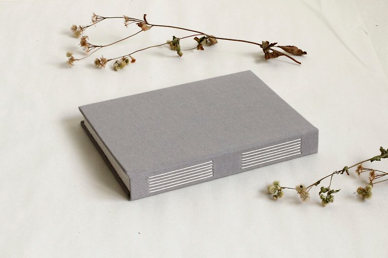 Long Stitch Binding Notebook (Light Gray) - สมุดบันทึก/สมุดปฏิทิน - กระดาษ สีเทา