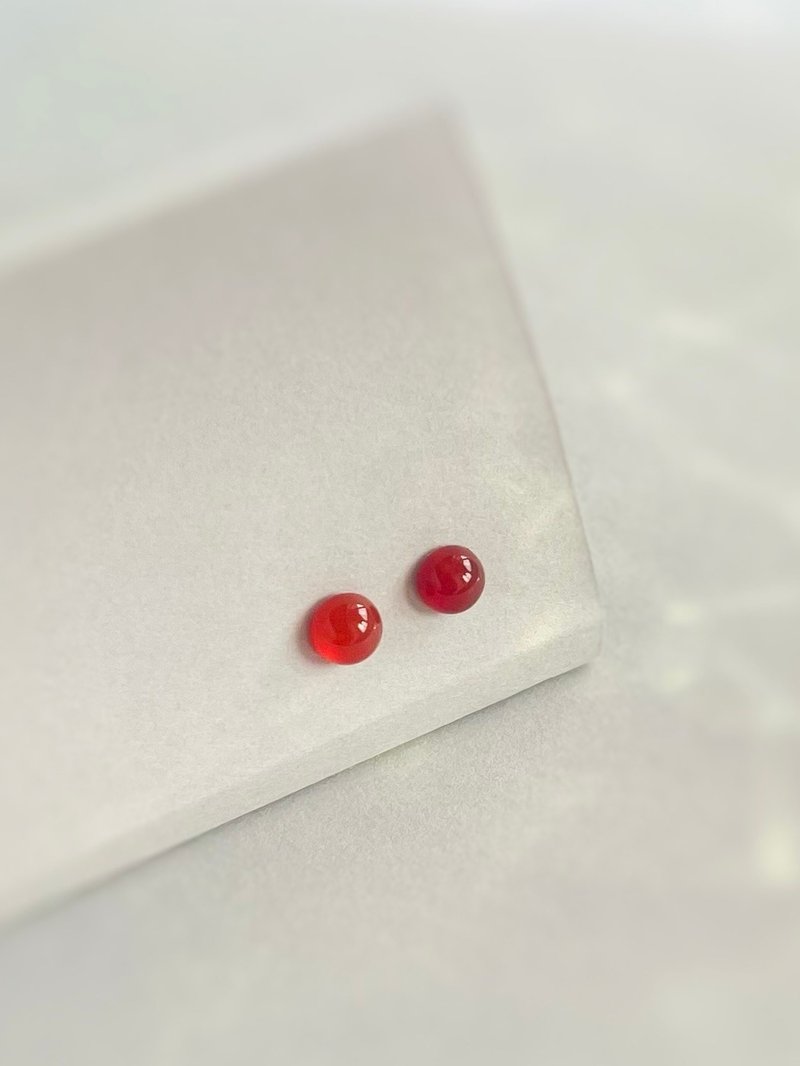 天然石/カーネリアンの一粒ピアス/パワーストーン/一粒ピアス/18K/一粒/シンプル/アレルギー対応/カーネリアン/ノンホールピアス - 耳環/耳夾/耳骨夾 - 半寶石 紅色