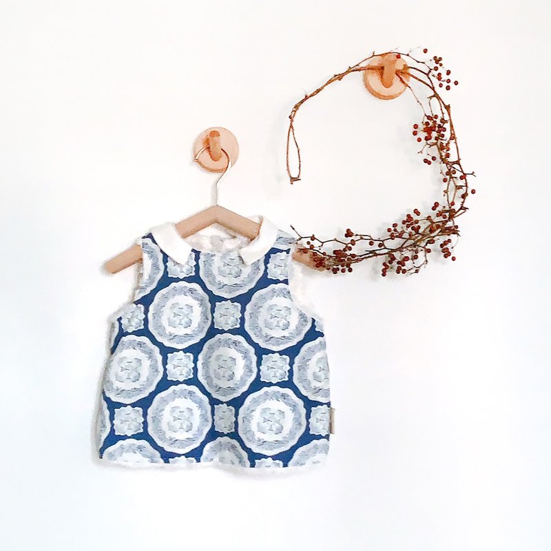 Blue and white porcelain organic cotton hand-made rose fur vest - เสื้อยืด - ผ้าฝ้าย/ผ้าลินิน สีน้ำเงิน