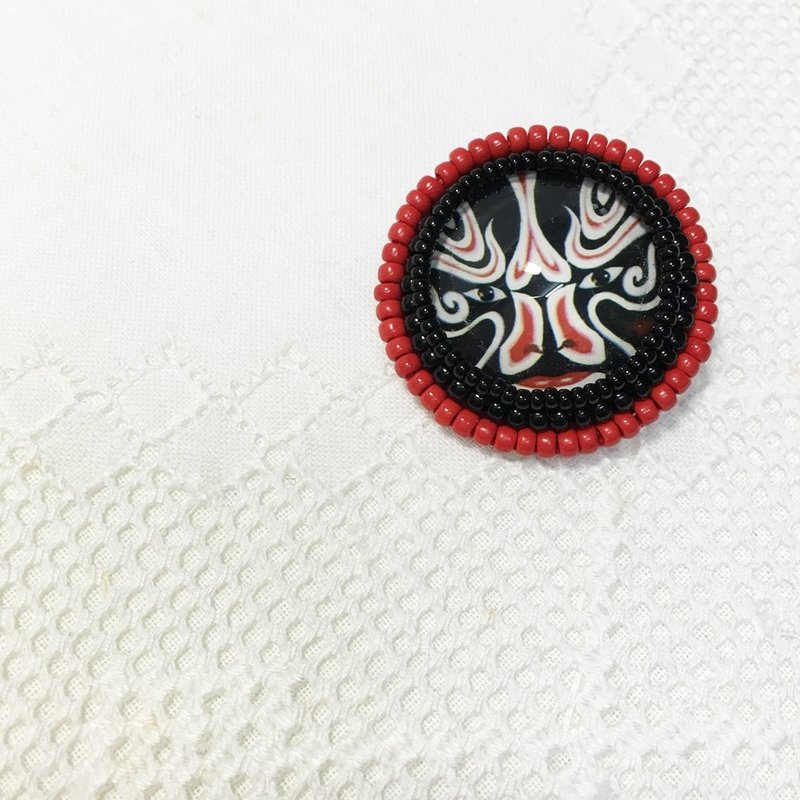 黑色 臉譜 刺繡襟針 Black Face Brooch (JEBR036) - 胸針 - 其他材質 黑色