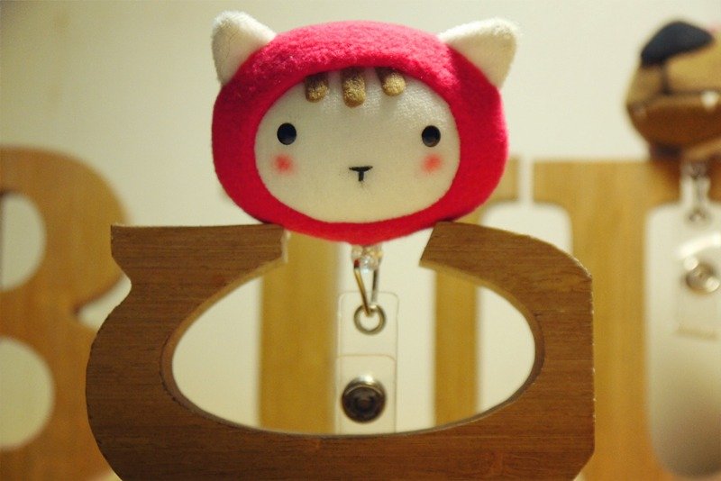 Bucute Little Red Cat~Clip-on retractable clip/for nursing staff/birthday gift first choice/exclusive sale/handmade/ - ที่ใส่บัตรคล้องคอ - วัสดุอื่นๆ ขาว