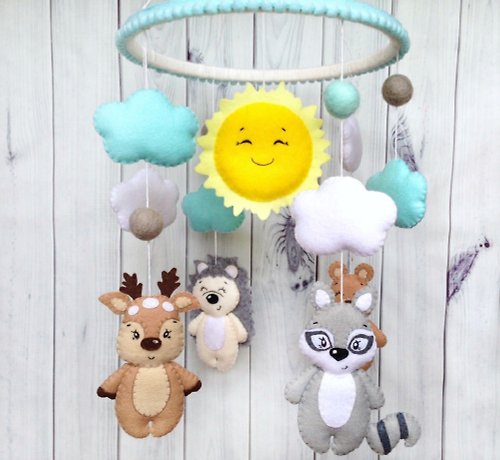 DesignerSvetaAris 森林動物懸掛式嬰兒床裝飾 毛氈玩具 飾嬰兒房 刺猬、鹿、熊、浣
