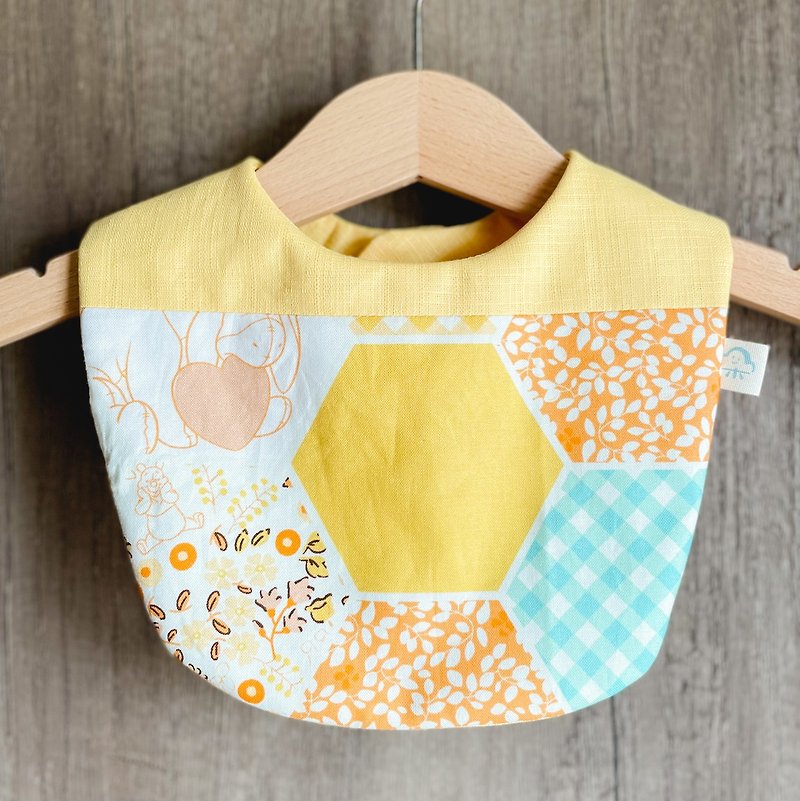 Honey Pooh Baby Bib Square Pocket - ผ้ากันเปื้อน - ผ้าฝ้าย/ผ้าลินิน สีเหลือง
