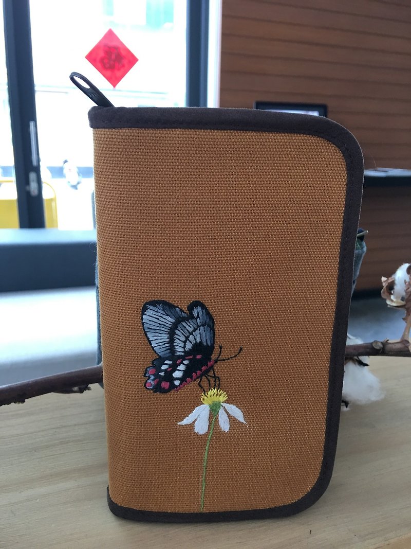 Hand-embroidered butterfly long clip - กระเป๋าสตางค์ - ผ้าฝ้าย/ผ้าลินิน สีส้ม