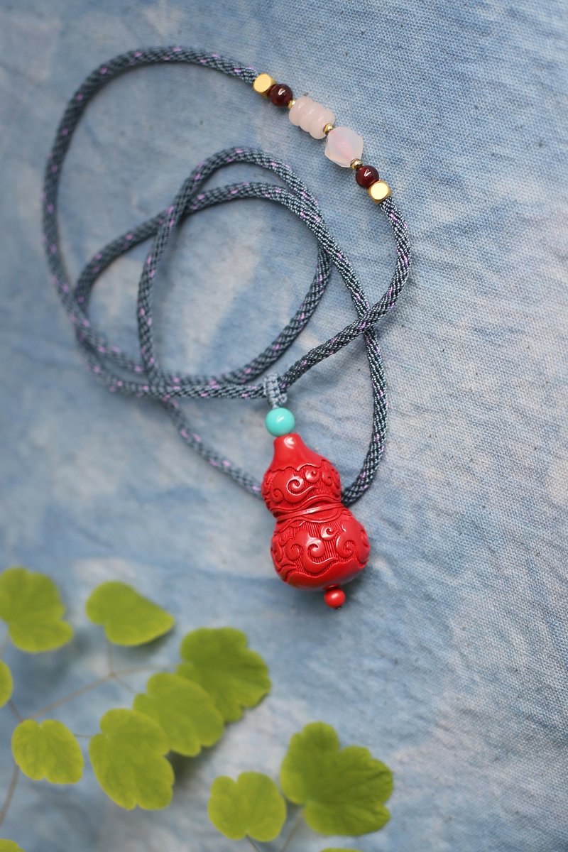 春秋手作 | 原創繩編 | 祥云葫蘆 | 帝王砂 闢邪 化太歲 - 項鍊 - 半寶石 紅色