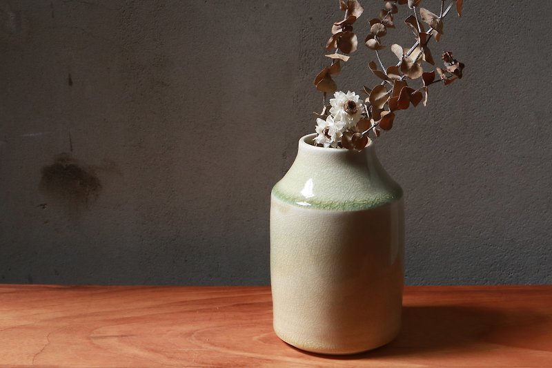 緑びわグレーボトル - 花瓶・植木鉢 - 磁器 