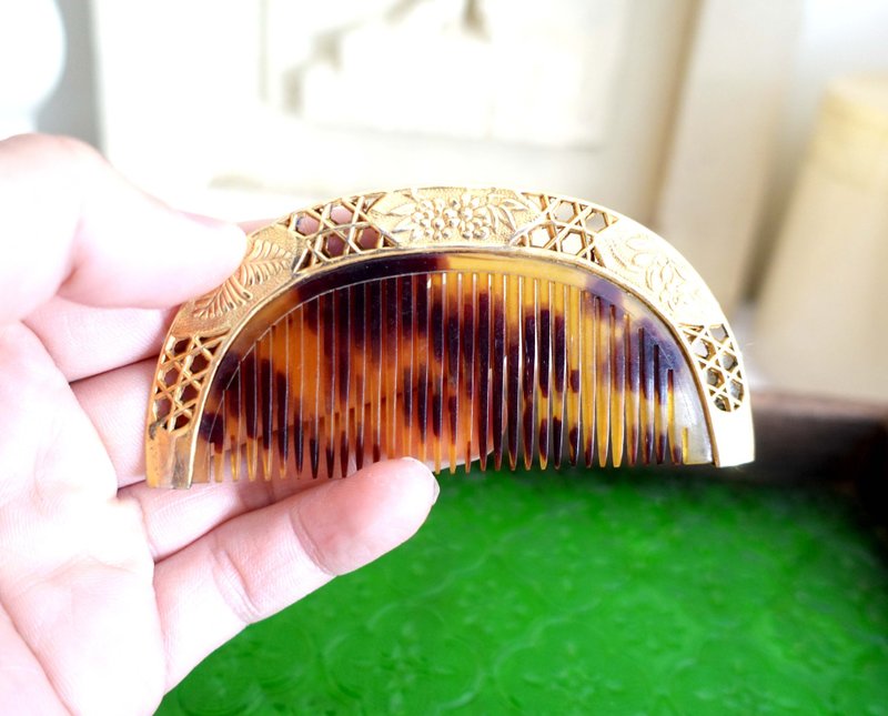 Kimono hairstyle decoration inlaid gold rim tortoiseshell buffalo bone comb Japanese high-end second-hand vintage - เครื่องประดับผม - โลหะ สีทอง