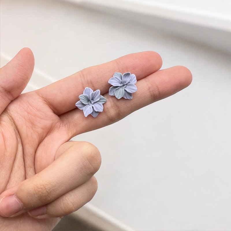 Flower resin earrings, Hydrangea resin earrings, Real floral earrings - ต่างหู - ดินเผา สีน้ำเงิน