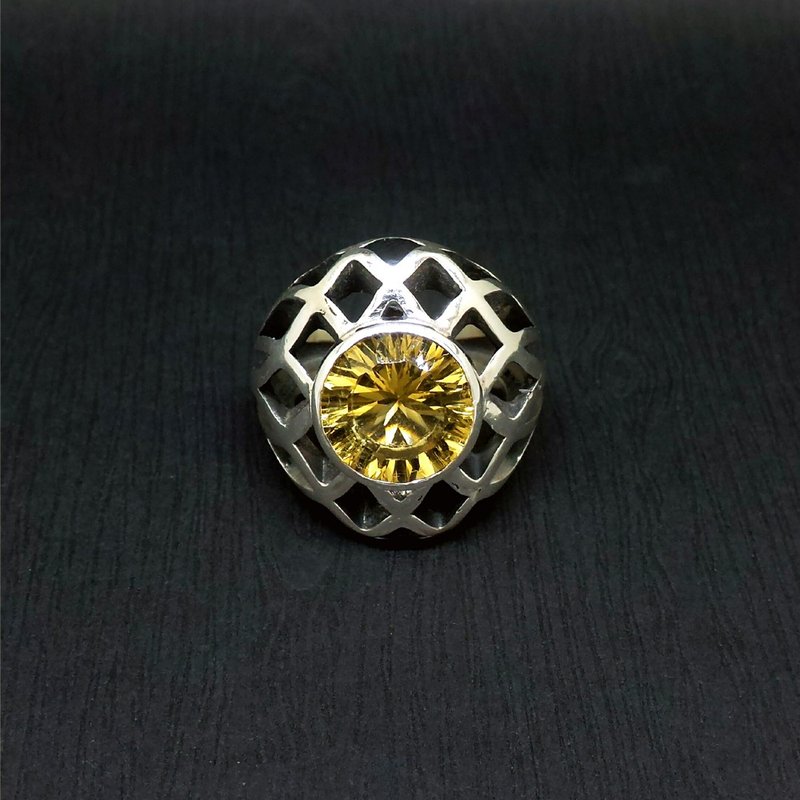 Citrine Sterling Silver 925 Plaid Fretwork Dome Ring - แหวนทั่วไป - เครื่องเพชรพลอย สีเหลือง