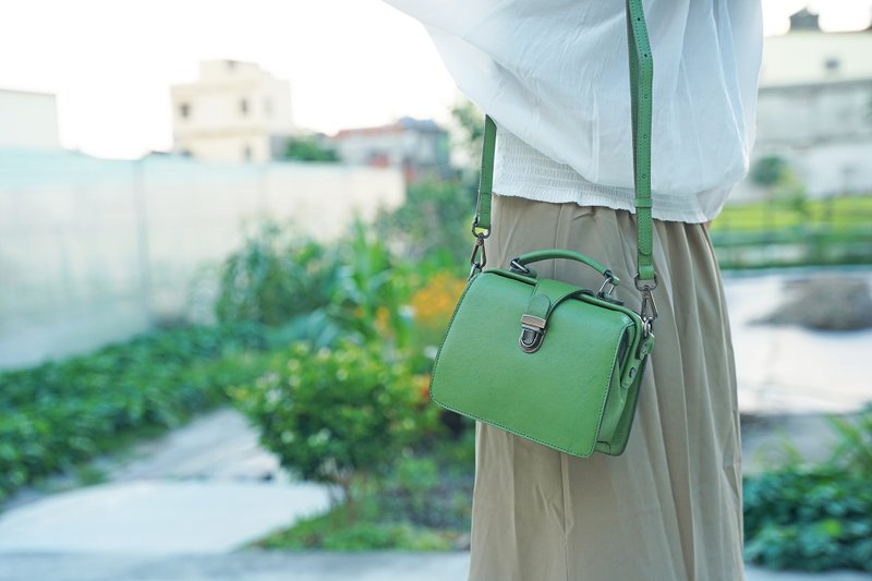 Small doctor bag in grass green limited color | With retro flavor and modern taste | - Messenger Bags & Sling Bags - Genuine Leather Green