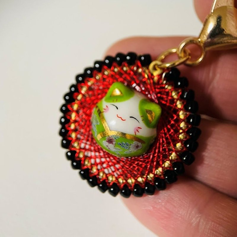 Beckoning cat key chain Red geometric pattern and yellow-green cat - Keychains - Thread Red