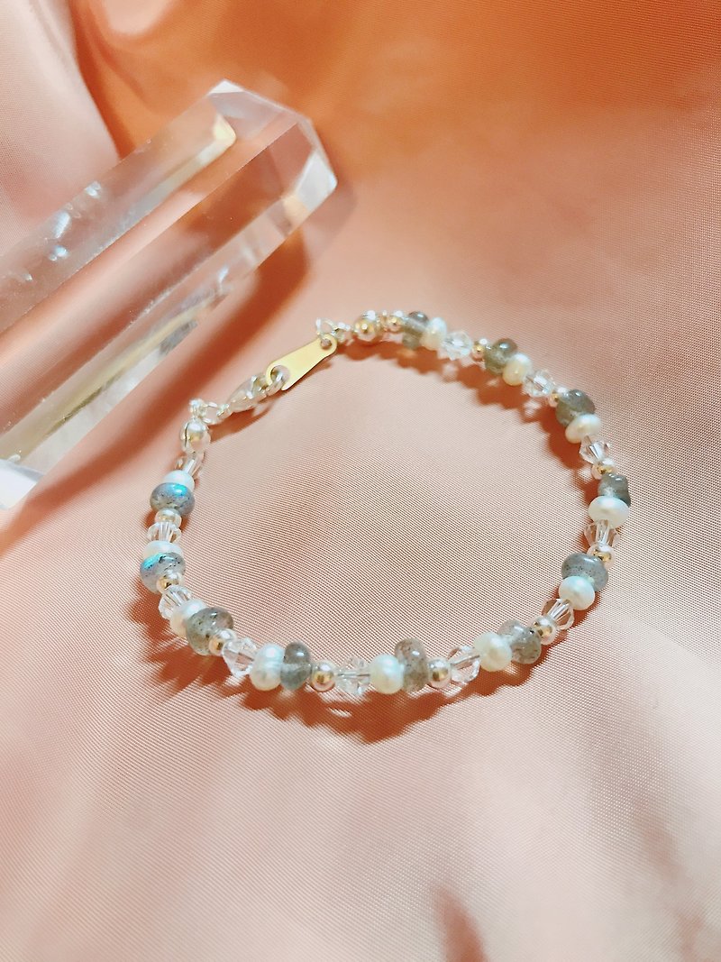 Pure _ stretch natural stone pearl white crystal bracelet - สร้อยข้อมือ - เครื่องเพชรพลอย สีเงิน