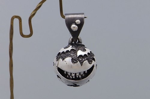 vampire smile_P1 (s_m-P.41 only pendant top without a chain 沒有銀