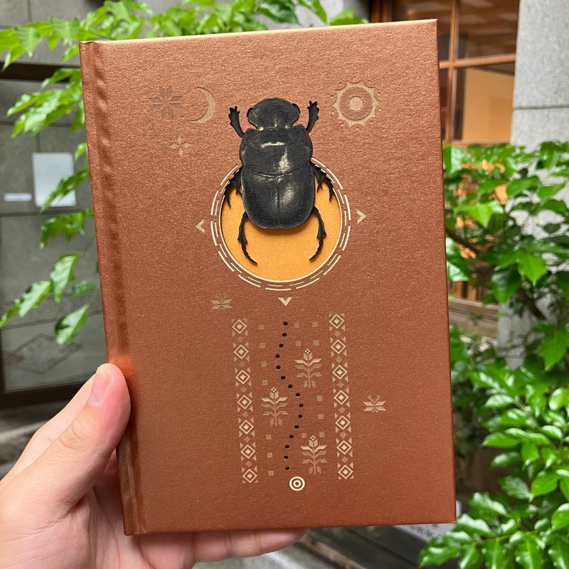 Customized product laser engraving dung beetle hardcover note book can be engraved with text and name - สมุดบันทึก/สมุดปฏิทิน - กระดาษ สีทอง