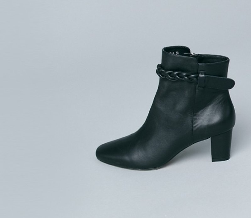 Hairline tied leather front leather rough with boots black - รองเท้าบูทสั้นผู้หญิง - หนังแท้ สีดำ