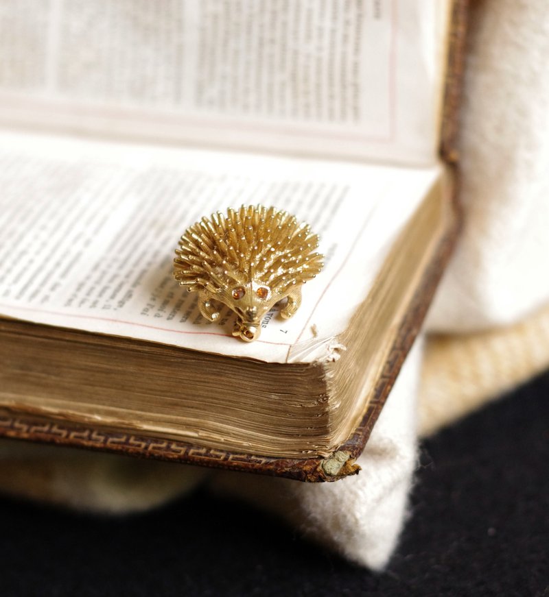 Melbourne Antiques - Antique Gold Three-dimensional Hedgehog Animal Pin Brooch Sarah Coventry - เข็มกลัด - โลหะ สีทอง