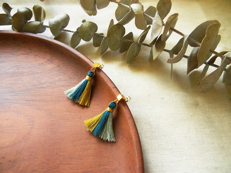 *coucoubird*Party-three-color tassel earrings/yellow blue - Earrings & Clip-ons - Thread Multicolor