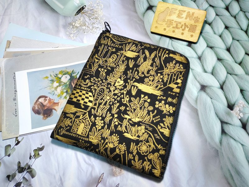 Fairy tale series - American limited edition cotton - black gold stamping Alice L-shaped zipper bag - e-book protective cover - เคส/ซองมือถือ - ผ้าฝ้าย/ผ้าลินิน 