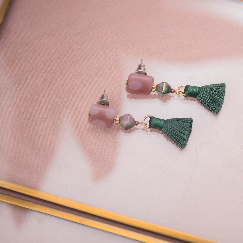 Dusty Rose and Green Tassel Earrings - ต่างหู - โลหะ สึชมพู