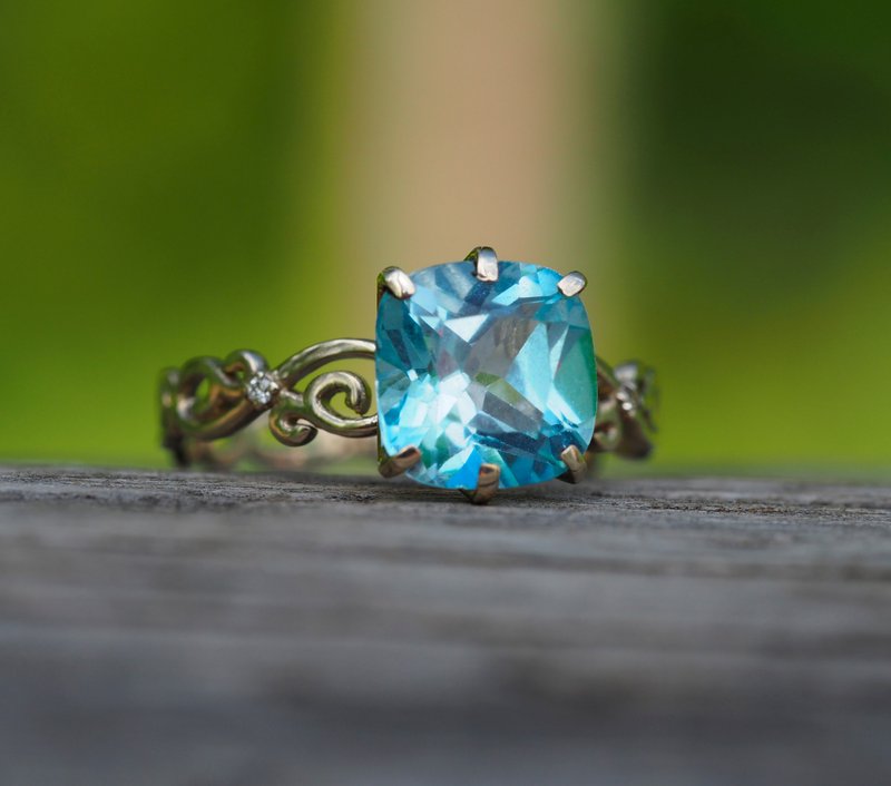 14k gold ring with topaz and diamonds. - 戒指 - 貴金屬 金色