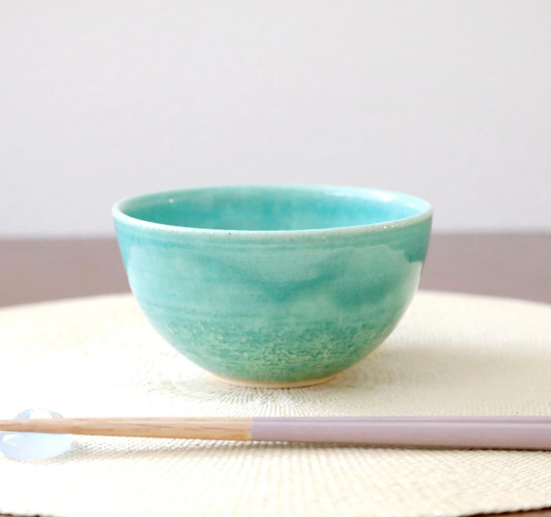 トルコ青釉の飯碗 ６ - 碗 - 陶 藍色