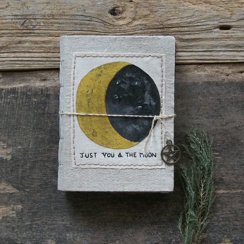 Just you and the moon. notebook handmadenotebook diaryhandmade 筆記本 - 筆記本/手帳 - 棉．麻 黑色