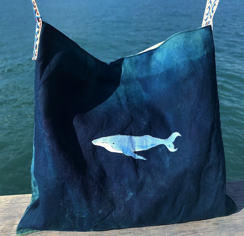 Humpback whale whale handbag - กระเป๋าแมสเซนเจอร์ - ผ้าฝ้าย/ผ้าลินิน สีน้ำเงิน