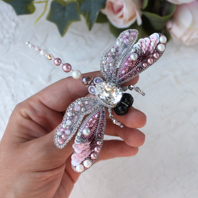 Pink Dragonfly Beaded Brooch.Embroidered Insect Brooch.Christmas Gift Wrapping - 胸針 - 水晶 粉紅色