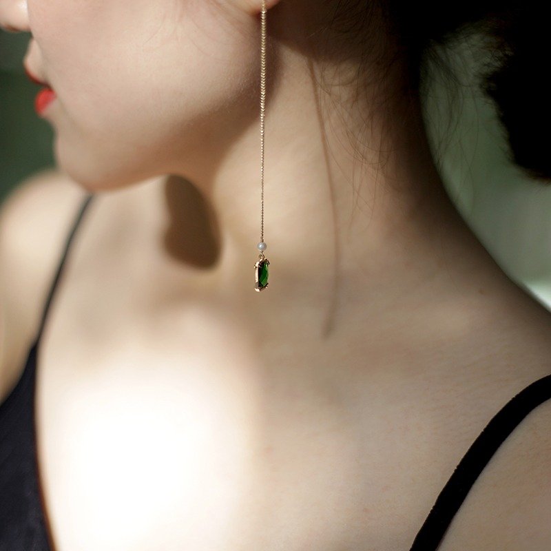MissQueeny elegant emerald natural pearl long ear wire - ต่างหู - โลหะ สีเขียว