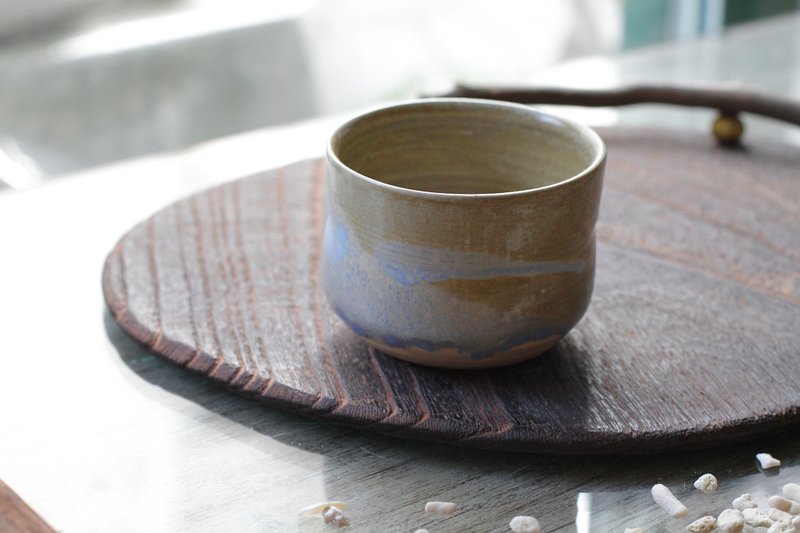 劃過天際的泉水手拉坏有光陶杯/茶杯 - 茶壺/茶杯/茶具 - 陶 藍色