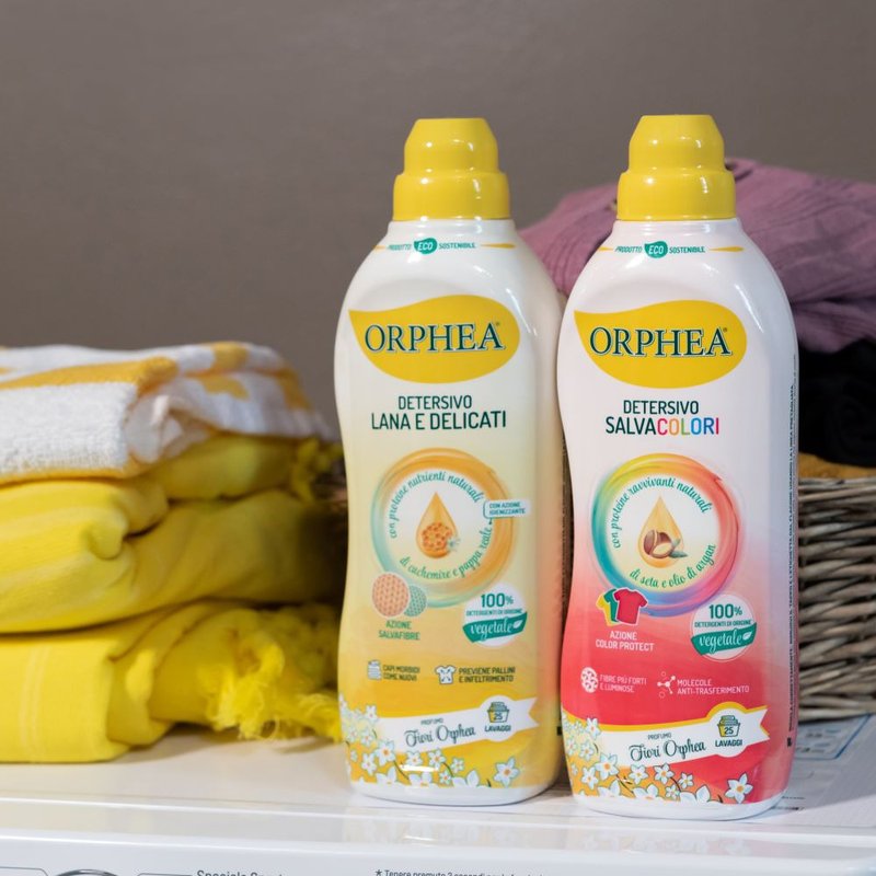 ORPHEA Royal Jelly Low Foam Concentrated Laundry Detergent - ผลิตภัณฑ์ซักผ้า - สารสกัดไม้ก๊อก สีเหลือง