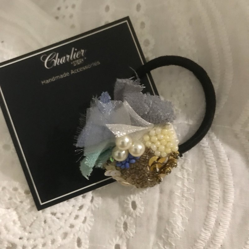 Charlierstory Handmade Beaded Embroidered Hair Ties - เครื่องประดับผม - งานปัก หลากหลายสี