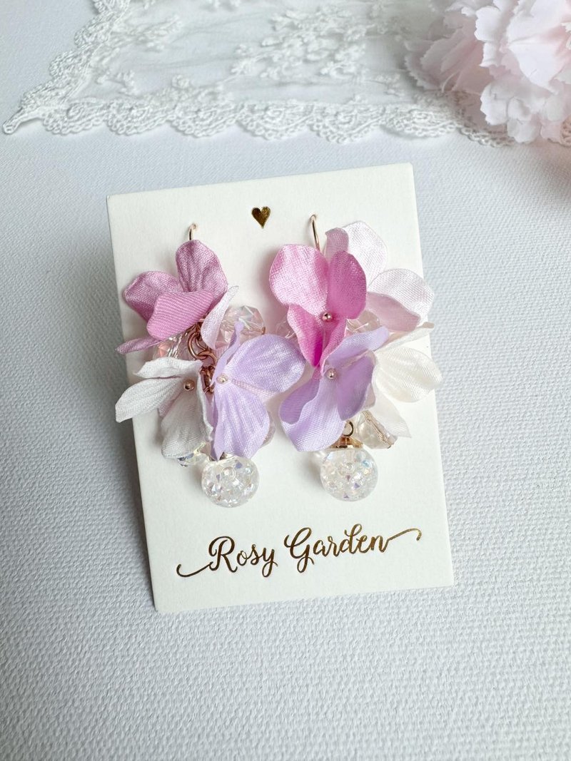 Rosy Garden Monet Hydrangea with liquid inside glass ball earring simply style - ต่างหู - แก้ว สีน้ำเงิน