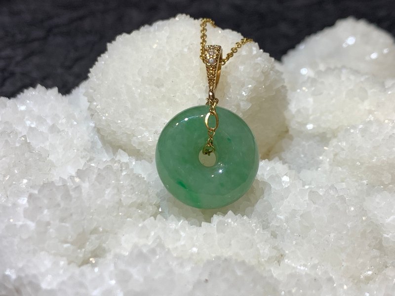 Fast shipping natural A goods Burmese jade jade donut safety buckle 14K gold-filled necklace bean full green - สร้อยคอ - หยก สีเขียว