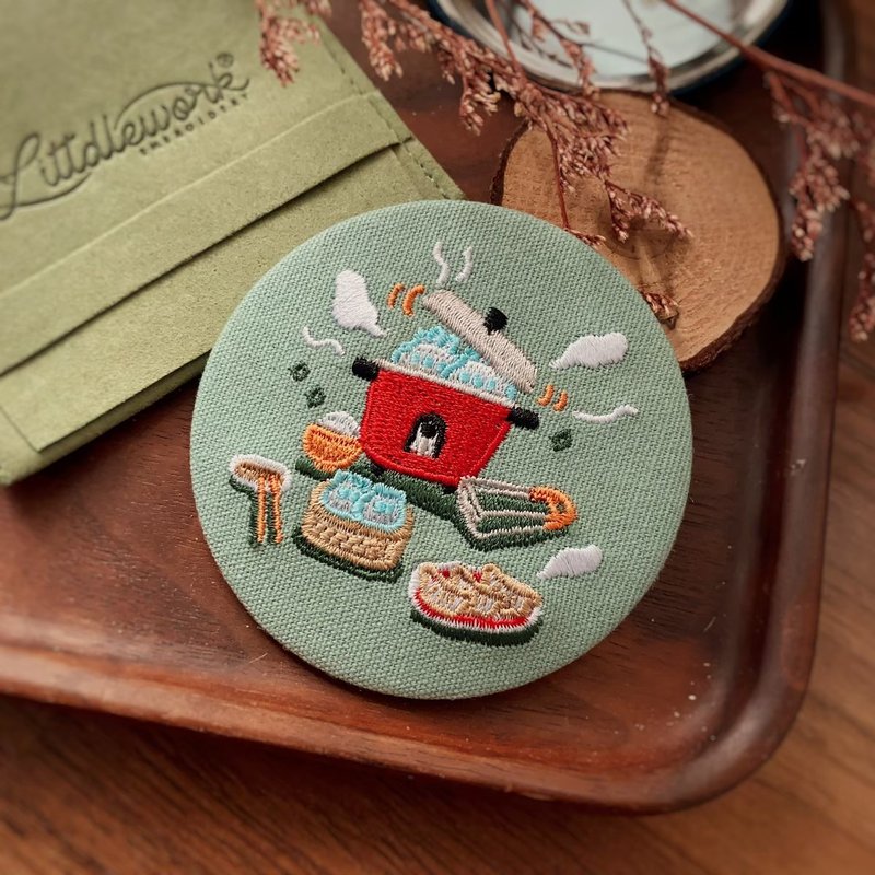 刺繡馬口鏡(附麂皮袋) - 台灣美食 - 彩妝刷具/鏡子/梳子 - 棉．麻 多色