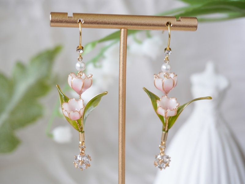 [Pink Lily of the Valley] Handmade original earrings Bronze resin elegant earrings/ear clip bridal jewelry - Earrings & Clip-ons - Resin Pink