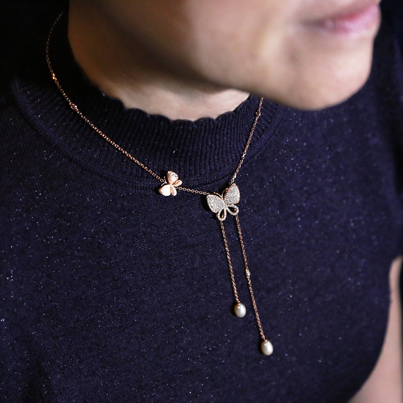 Chasing Butterflies necklace | 18K gold butterfly clover long necklace - สร้อยคอยาว - เครื่องประดับ 