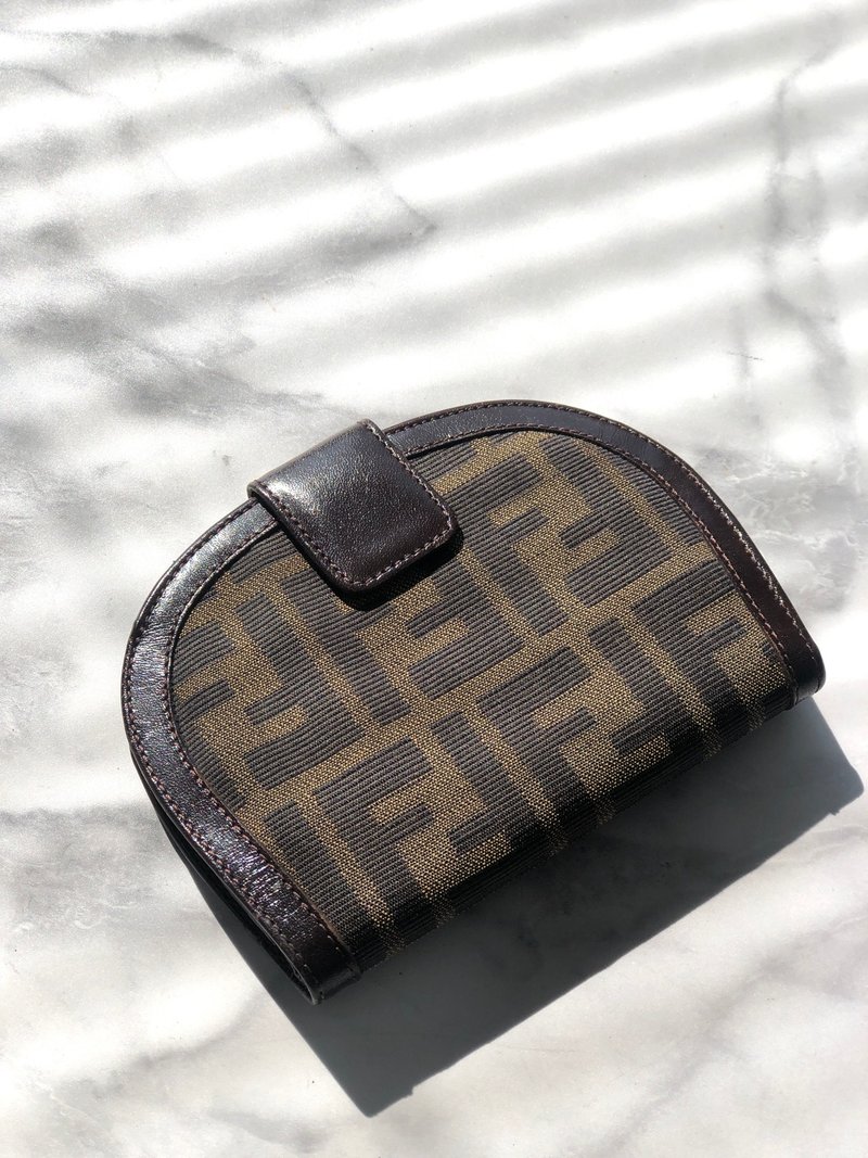 【 日本直送　名牌中古包 】FENDI フェンディ ズッカ ジャガード 二つ折り 財布 ブラウン vintage ヴィンテージ オールド 3jbzkz - 錢包/皮夾/長短夾 - 真皮 咖啡色