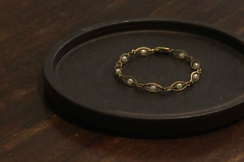 生生蔓 :: 復古黃銅手作飾品 .vintage accessories 珍珠孔珠黃銅手鍊