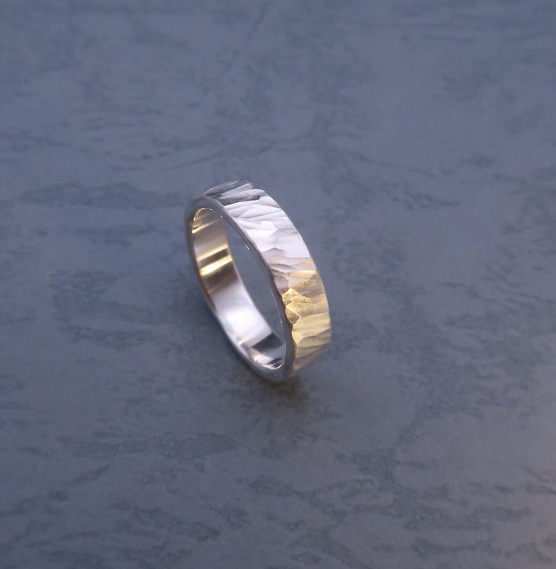 Scored forged sterling silver ring - unisex style (width approximately 4.5mm, thickness approximately 1.5mm) - แหวนทั่วไป - โลหะ สีเงิน