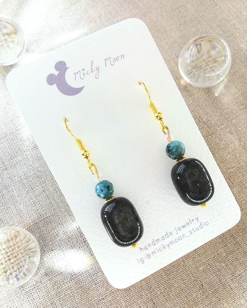 Handmade bead earring - 耳環/耳夾/耳骨夾 - 塑膠 黑色