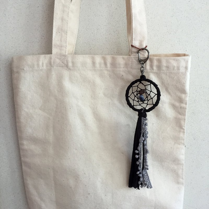 Handmade dreamcatcher keychain  |  5cm diameter  |  natural stones - ที่ห้อยกุญแจ - ผ้าฝ้าย/ผ้าลินิน สีดำ