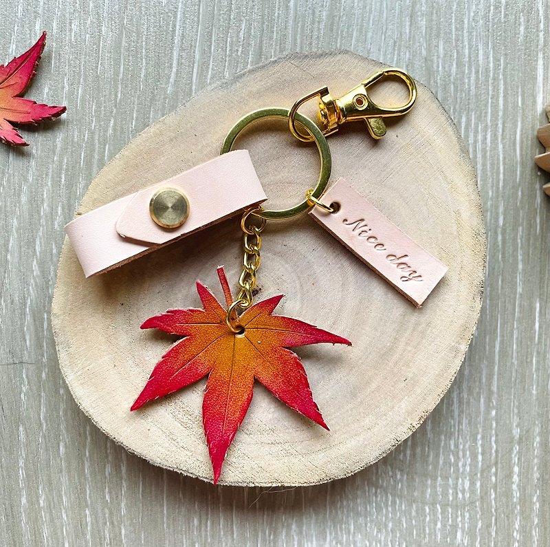 Maple leaf vegetable leather key ring - can be engraved - Keychains - Genuine Leather Green