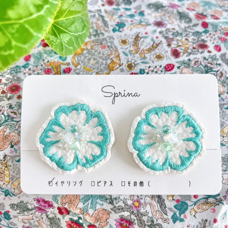 花朵刺繡耳環 - 薄荷色 - 耳環/耳夾/耳骨夾 - 繡線 綠色
